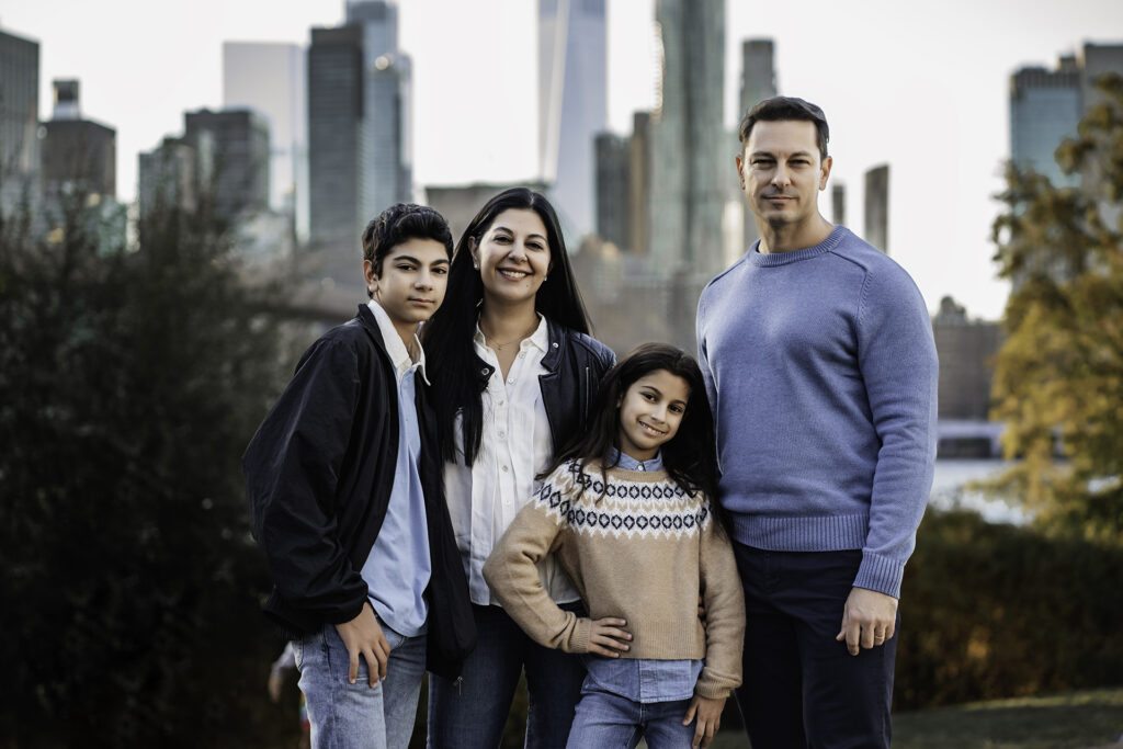 land Family Photographer Manhattan Skyline