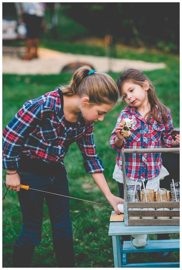 Backyard smores family photo_0018