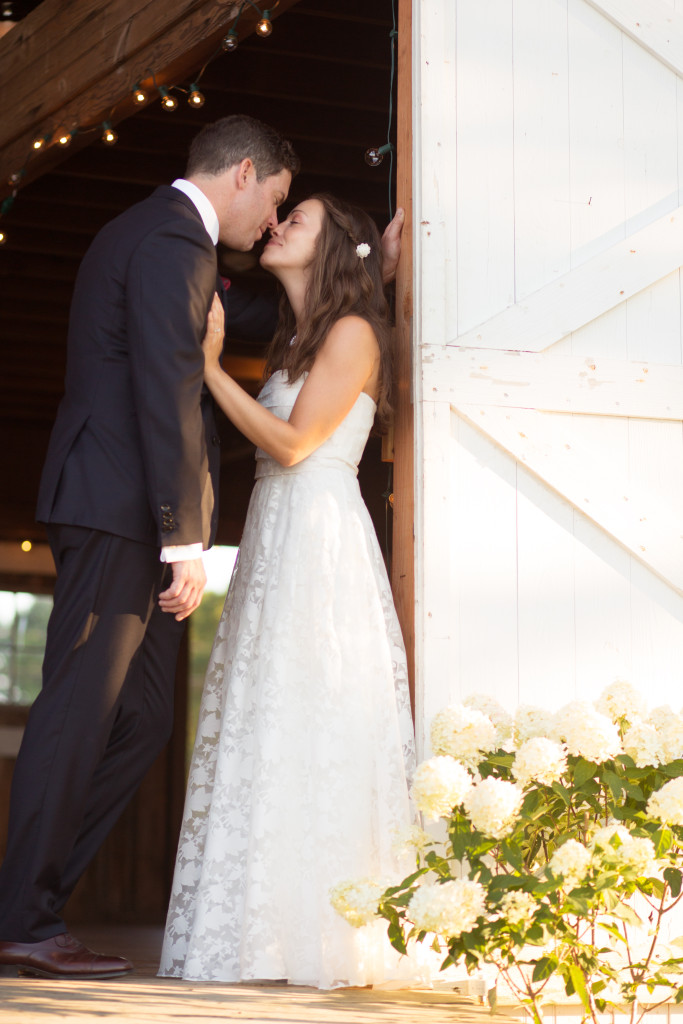 Long-Island-Rustic-Barn-Wedding-Photographer-bride-groom-white-barn