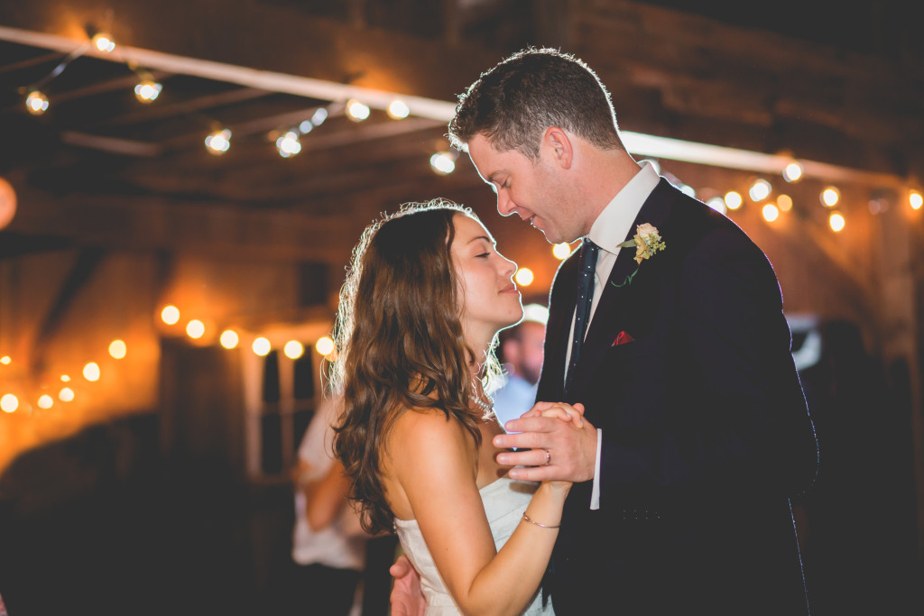 Riverhead-Barn-Wedding-Photographer-bride-groom-last-dance