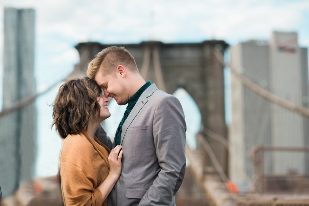 newlywed couple on Brooklyn Bridge