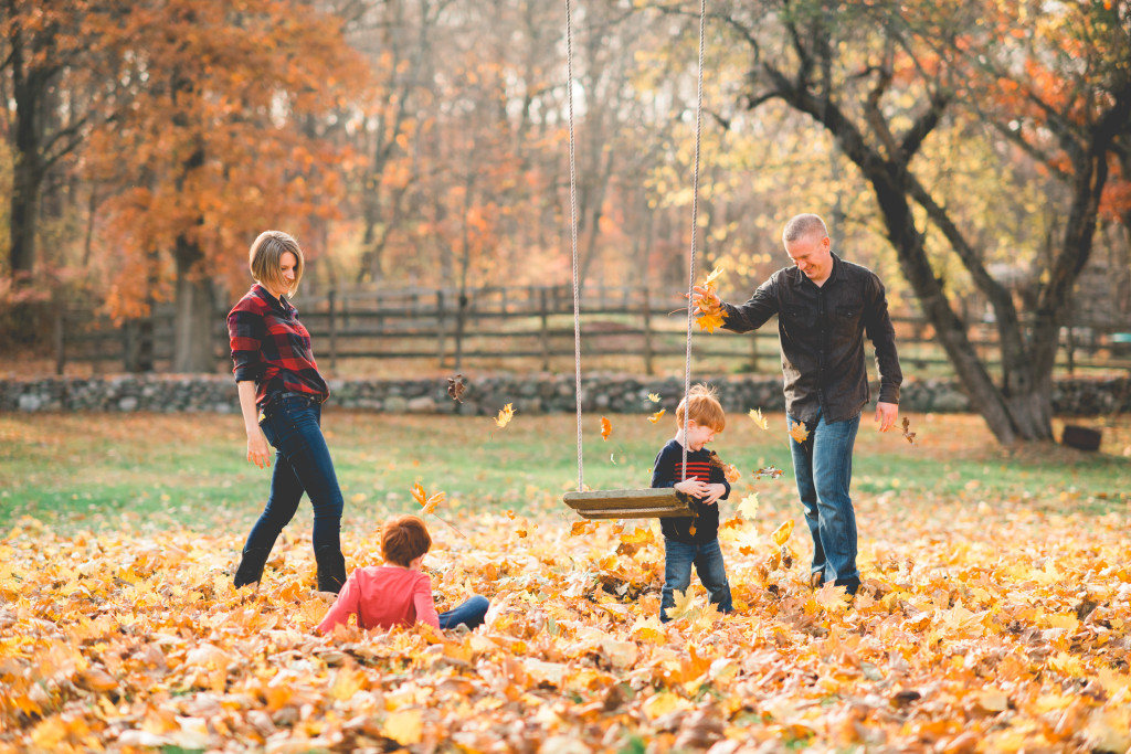 Long-Island-Fall-Family-Photos-playing-leaves-swing