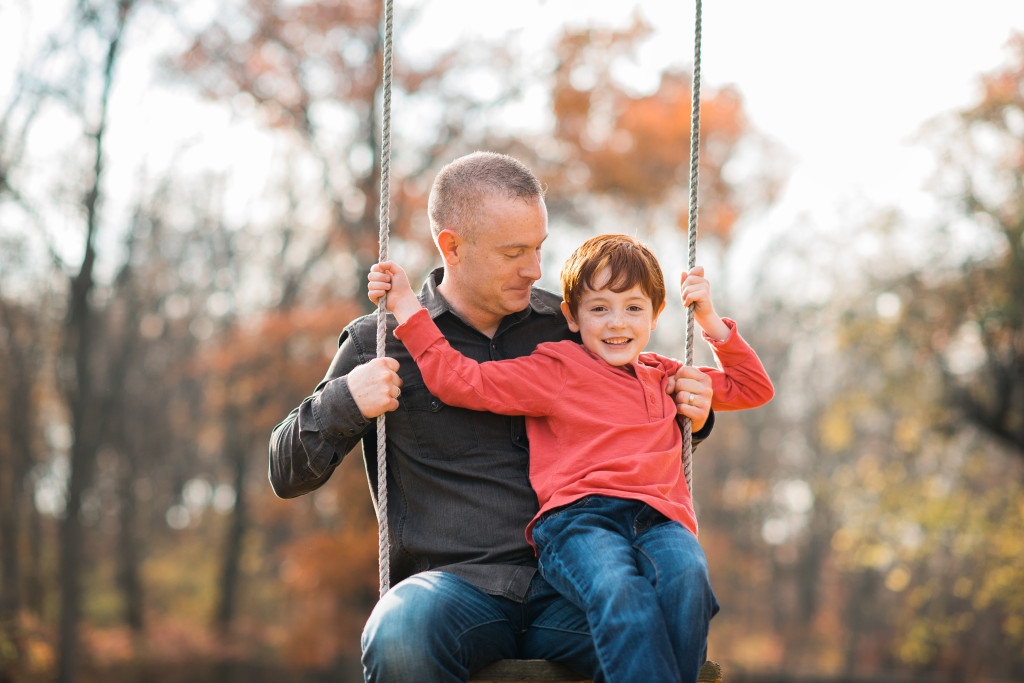 Rockville-Centre-Family-Photographer-dad-son-swing