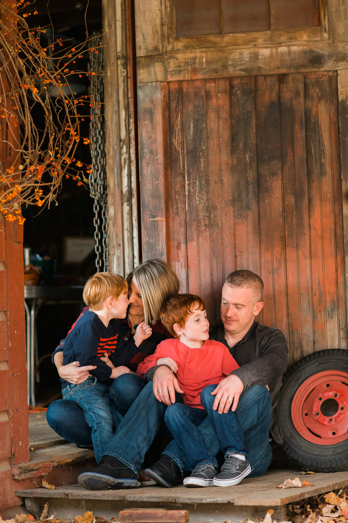 Rockville-Centre-Family-Photos-barn