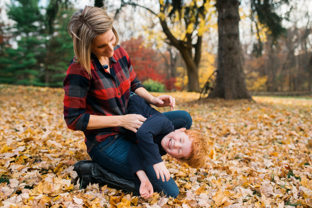 Seaford-Family-Photographer-mom-tickles