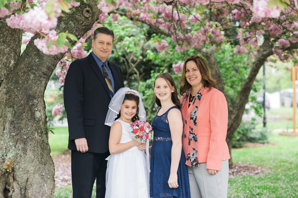 Oceanside-Communion-Photographer-St.-Anthony's-family-photo