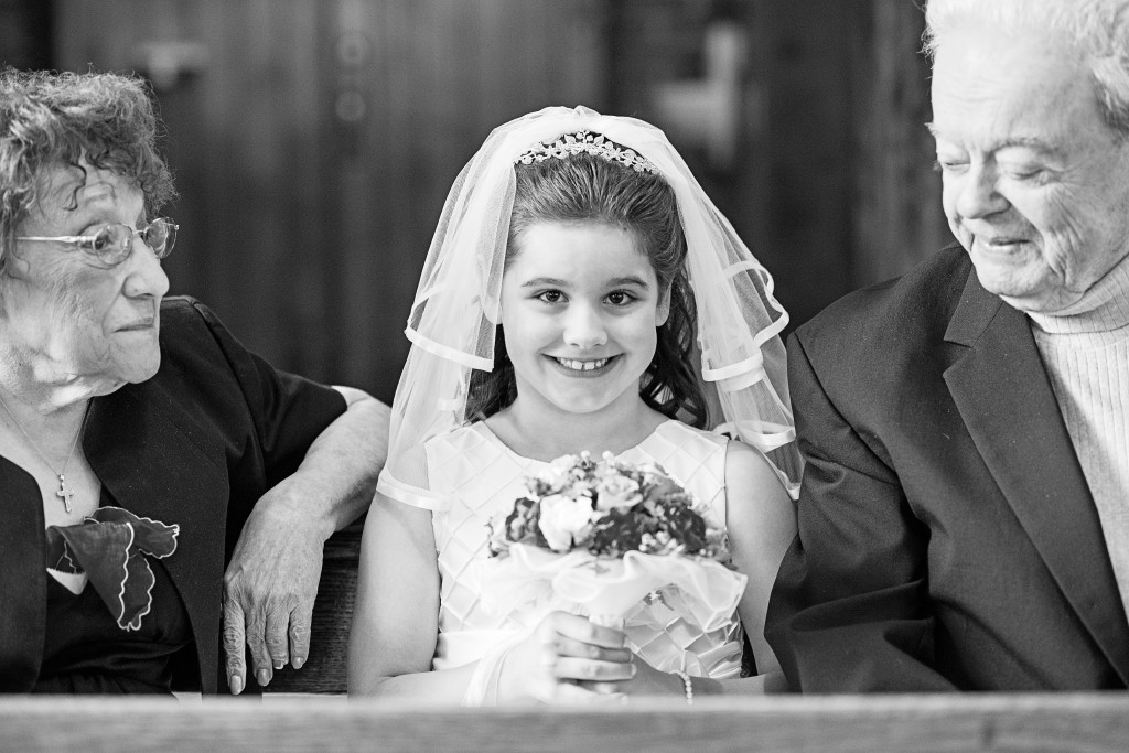 Rockville-Centre-Communion-Photographer-st.-anthony's-grandparents-girl-pew