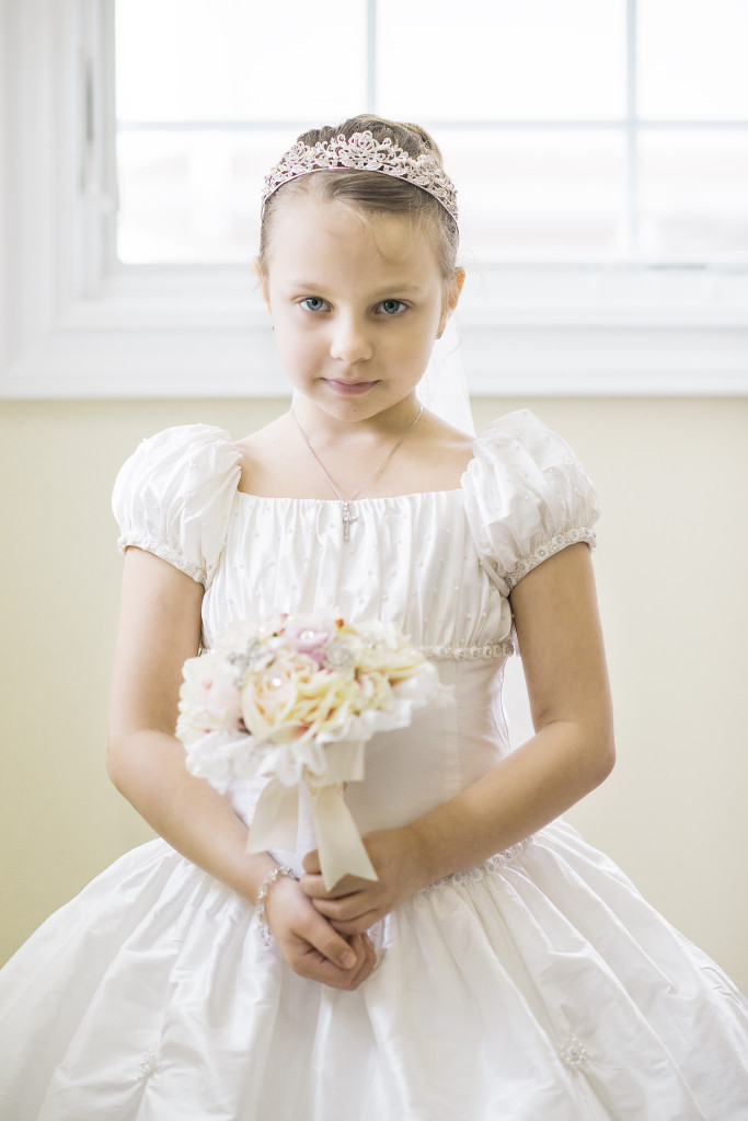 Oceanside-Communion-Photographer-white-dress