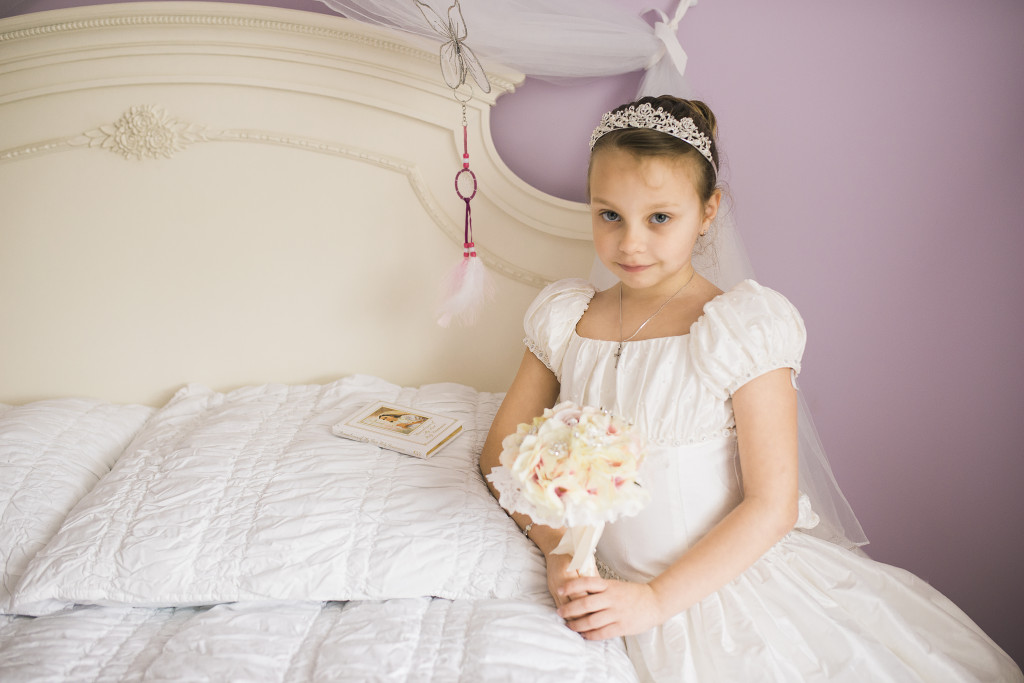 Oceanside-Communion-Photographer-girl-white-dress