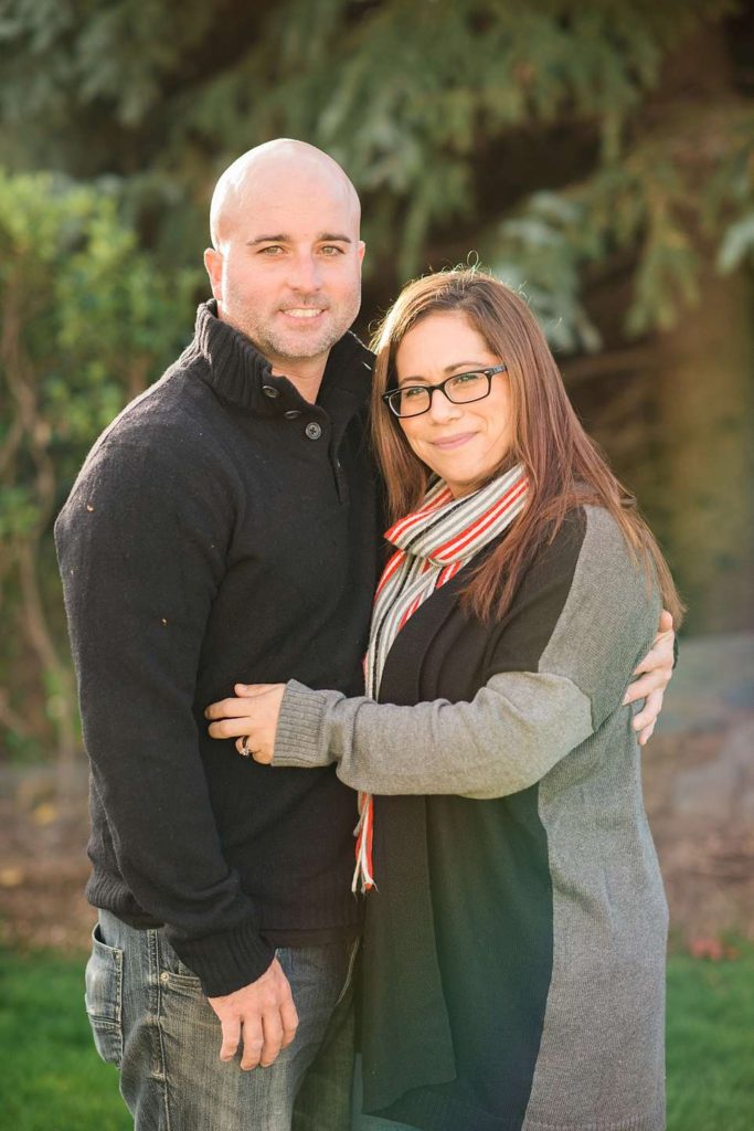 farmingdale family photographer in backyard 