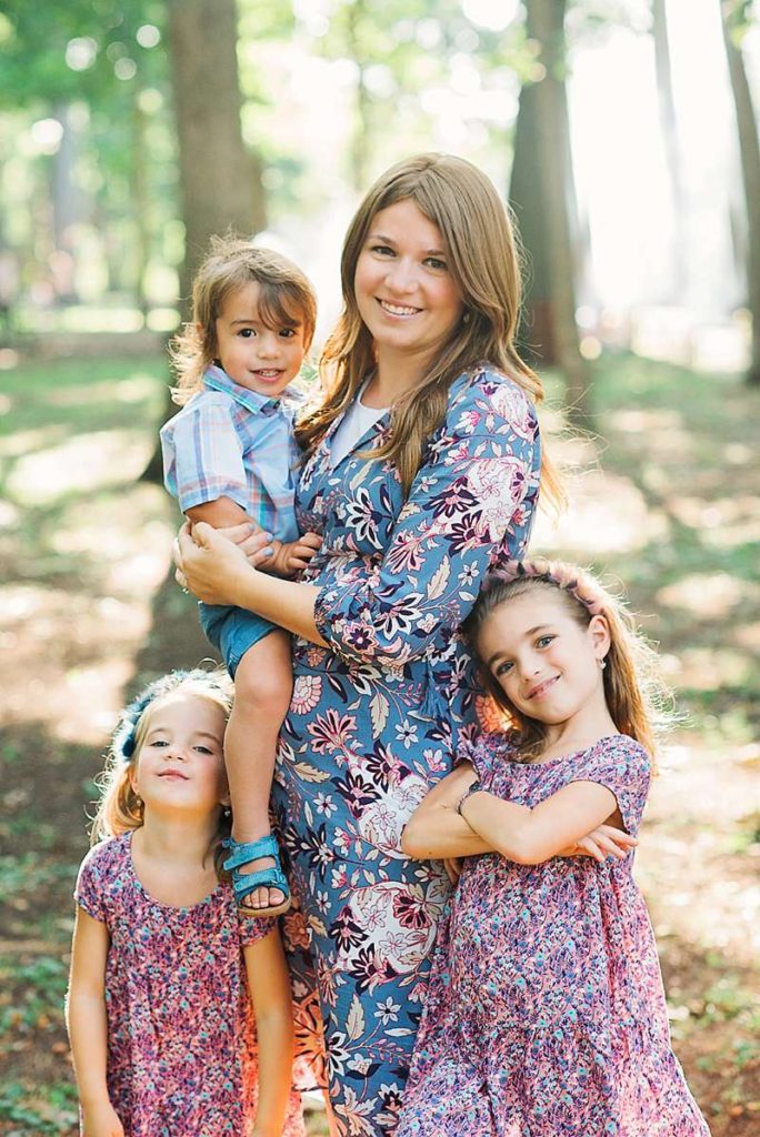 long-island-family-photographer mom and three kids