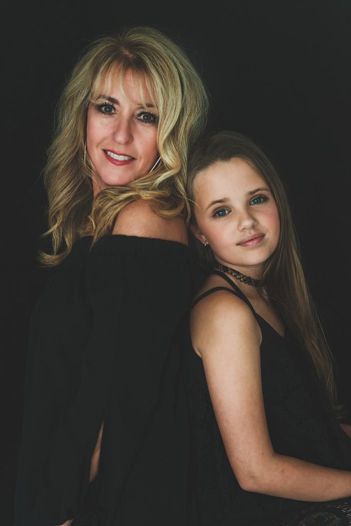 New York Mother Daughter Photos back to back pose