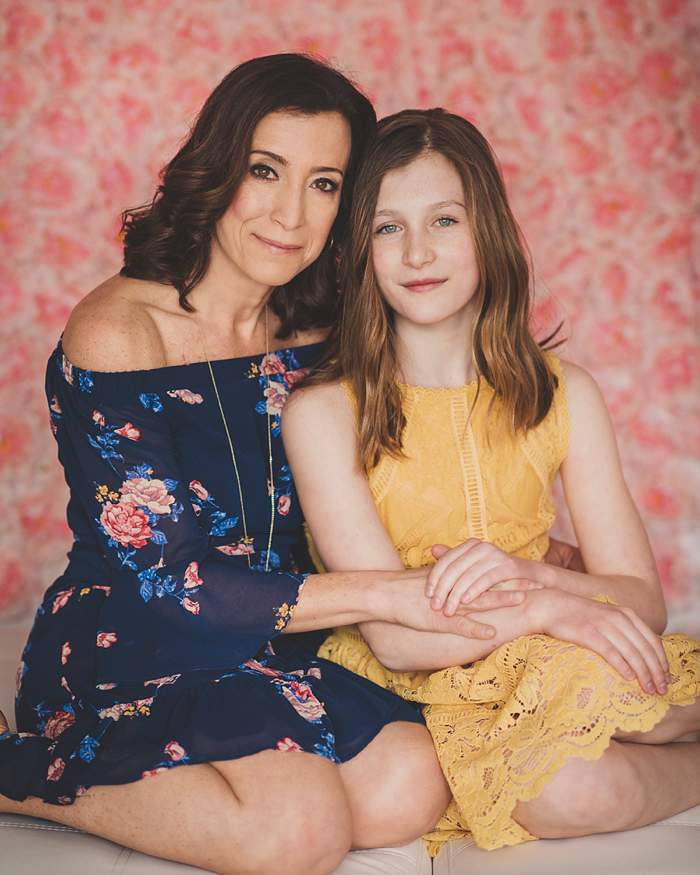 Long Island Mother's Day Mini mom and daughter cozy pose