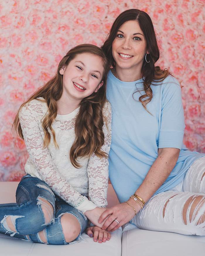 New York Mom and daughter photos sitting pose