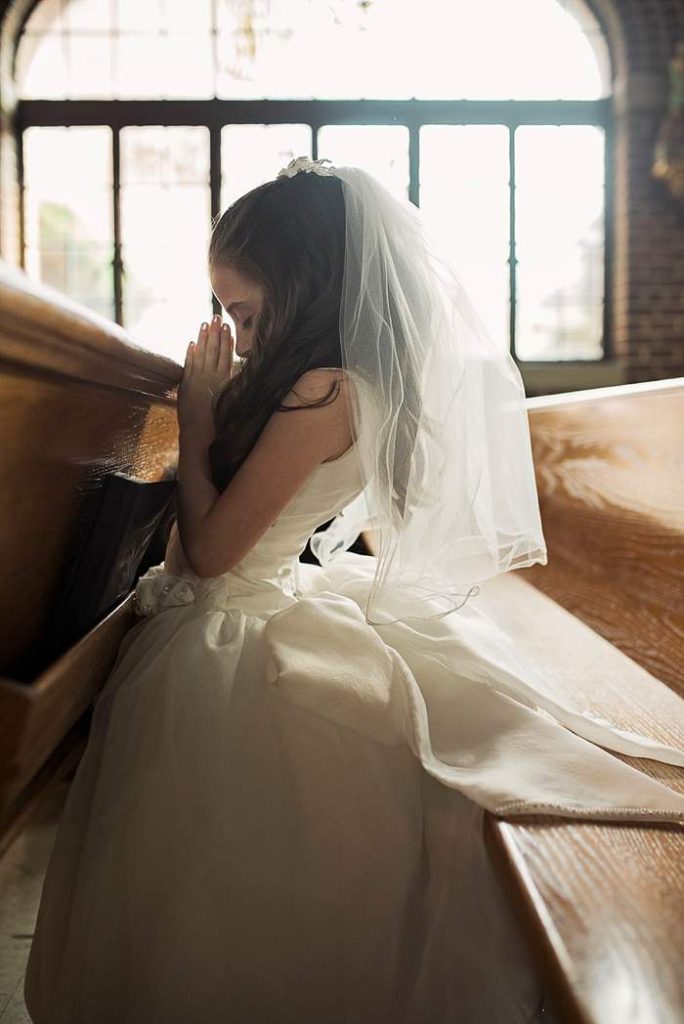Long Island Communion Photography kneeling in a pew