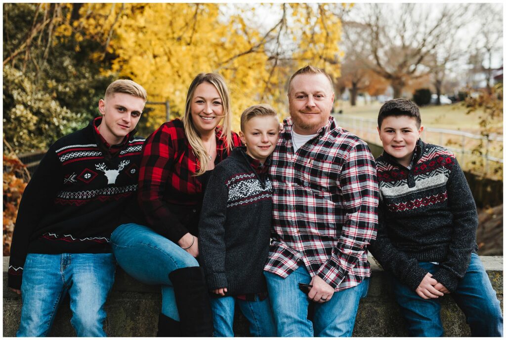 Leslie Renee Photogrpahy Best of 2019 family in plaid