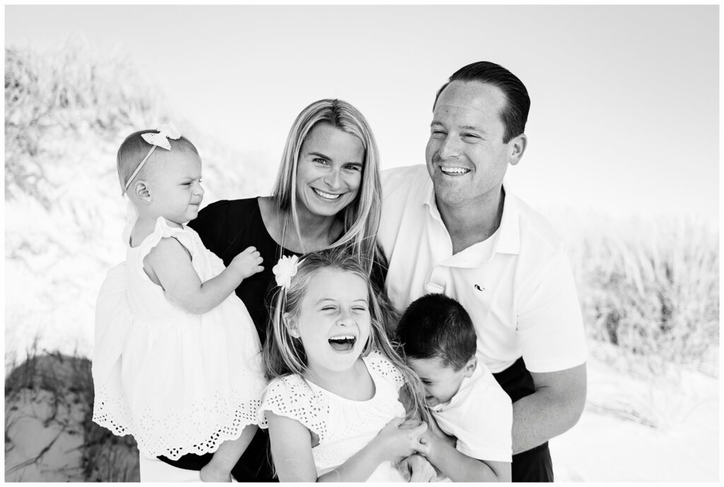 Long Island Beach Family Photos black and white giggles