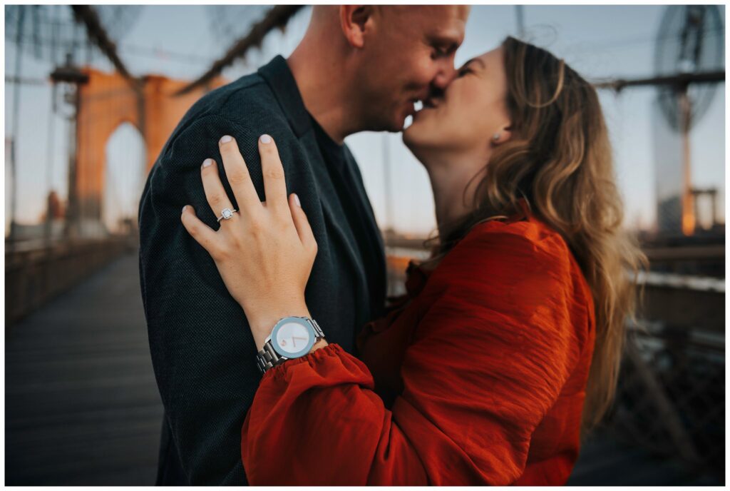 Brooklyn Bridge Engagement Photos kiss