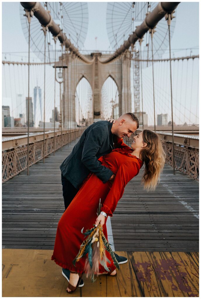 Brooklyn Bridge Engagement Photos dip