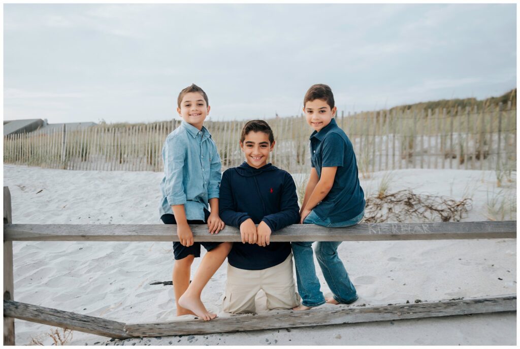 Lido Beach Family of 5 Photos on a fence