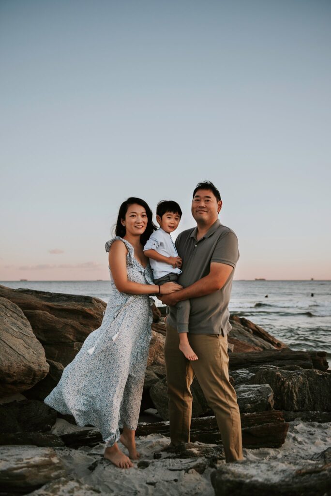 Long Island Famiily and Couple Photographer jetty family of three