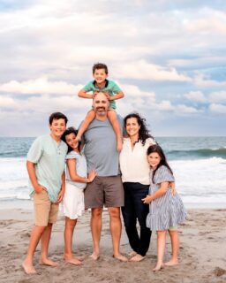 September is THE month for Family Photos on the beach. 
.
The crowds are gone the weather is slightly cooler, and the sunsets are magnificent.
.
#longislandbeaches #longislandfamilyphotos #naturalbreezyheartfelt