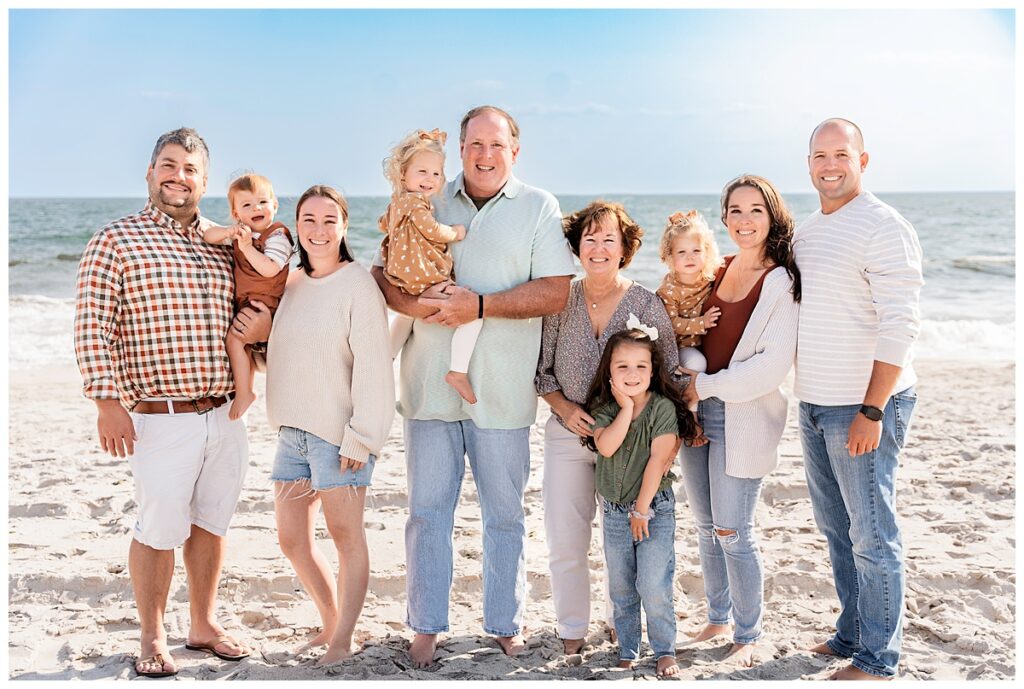 Leslie Levine Photography Best of 2022 extended family on beach