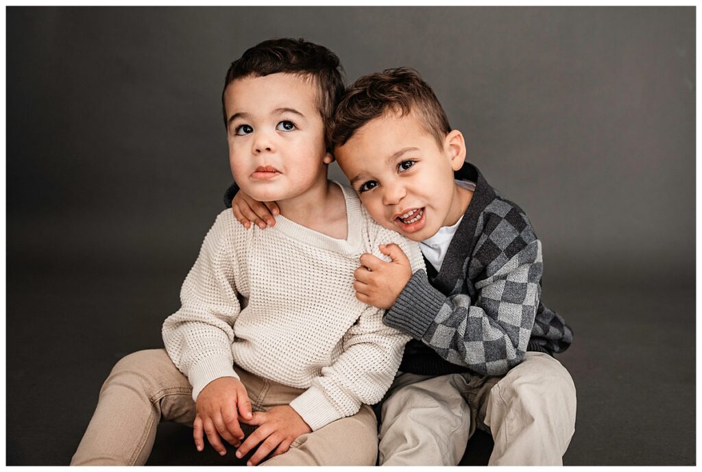 Sweet and Simple Family Photos in the Studio love
