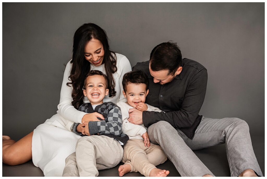 Sweet and Simple Family Photos in the Studio modern