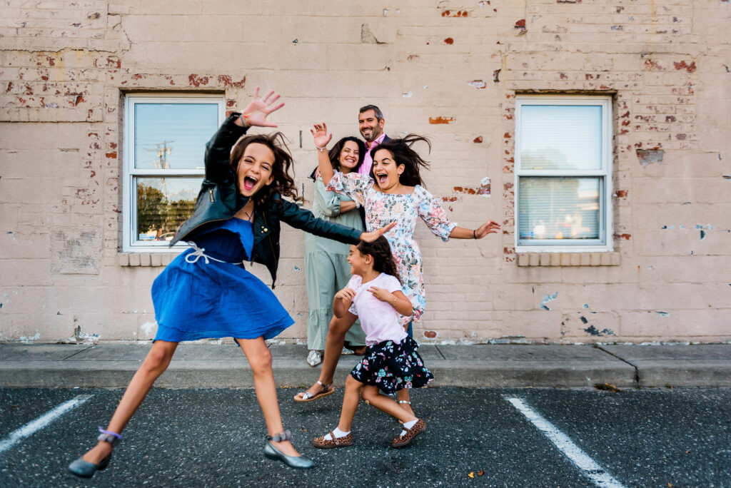 Why I love this silly family photo photo bomb