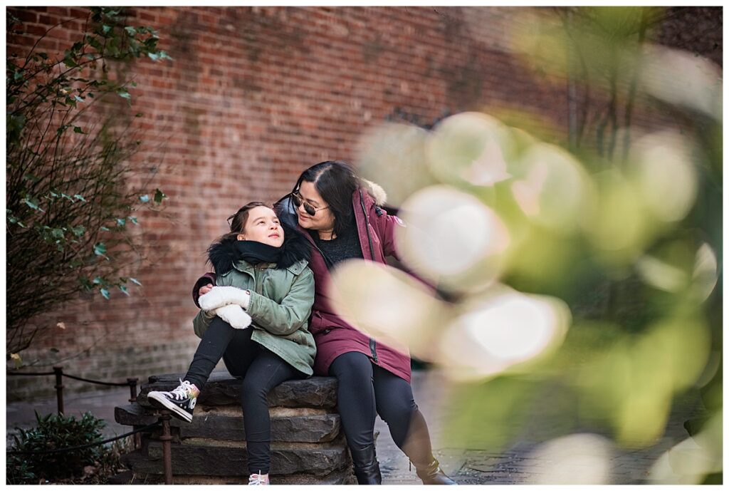 An Easy Going Family Session at Brooklyn Bridge Park shoot through