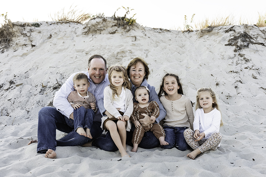 Long Island Extended Family Photographer grandparents and cousins