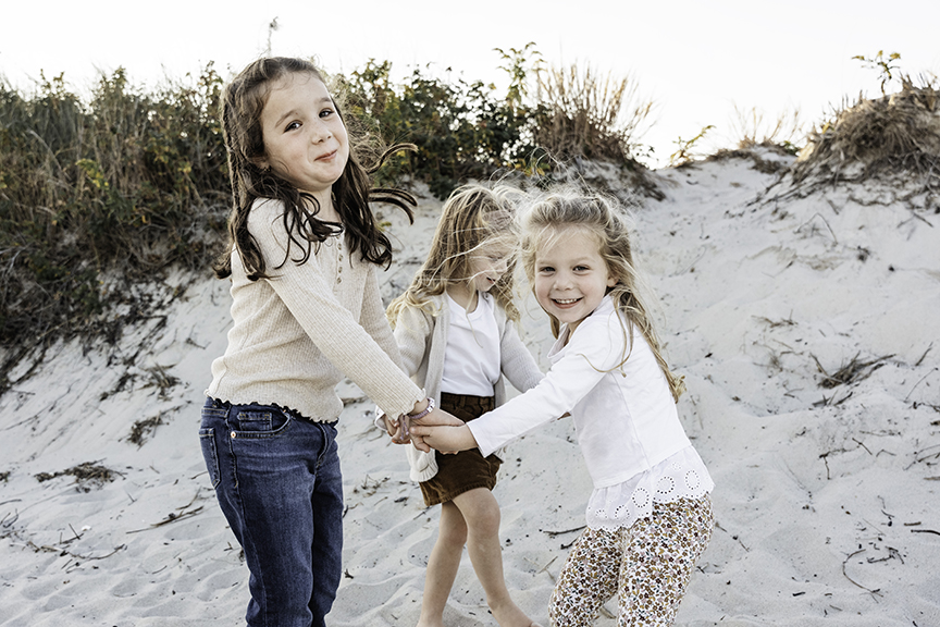 Long Island Extended Family Photographer sisters