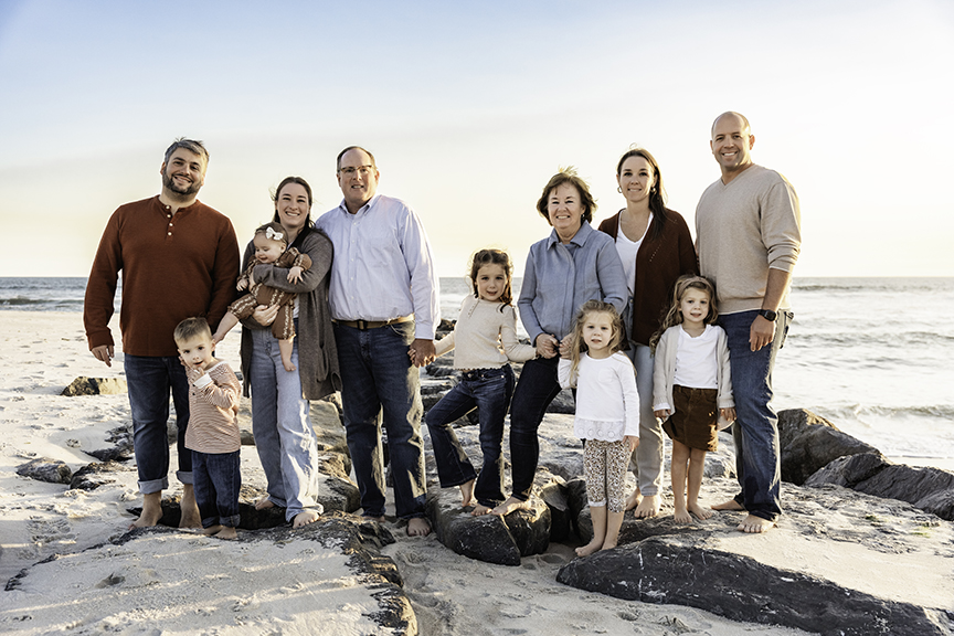Long Island Extended Family Photographer on the jetty