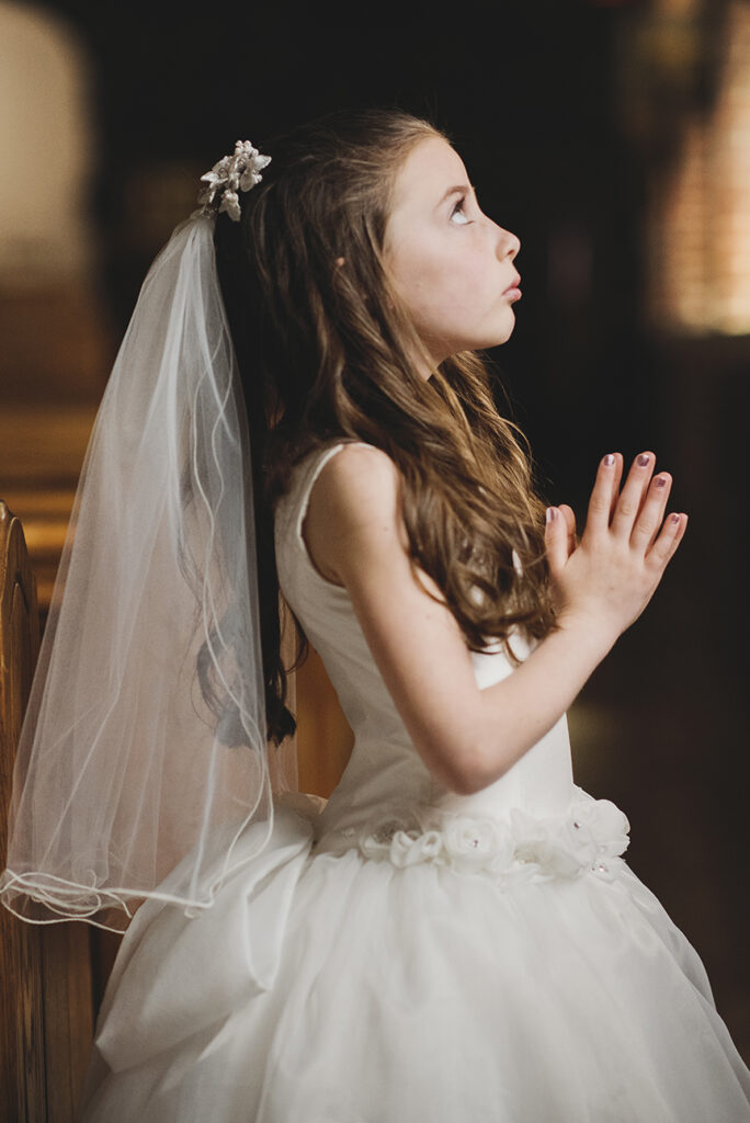 Long Island Communion Photographer prayer pose