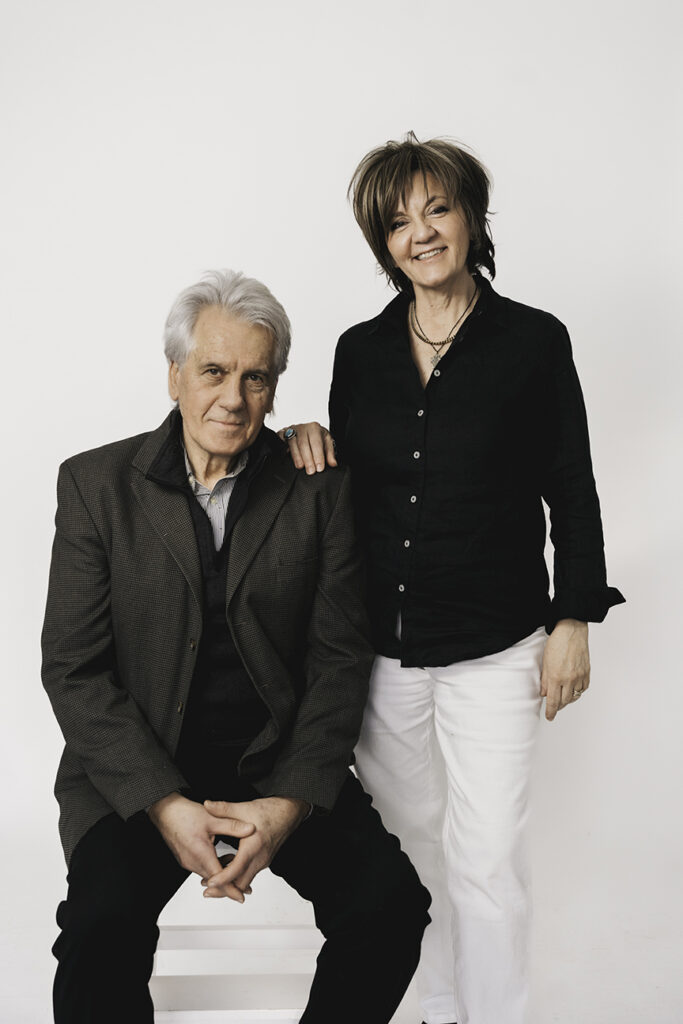 Bright and Modern Family Photos in the Studio cool
