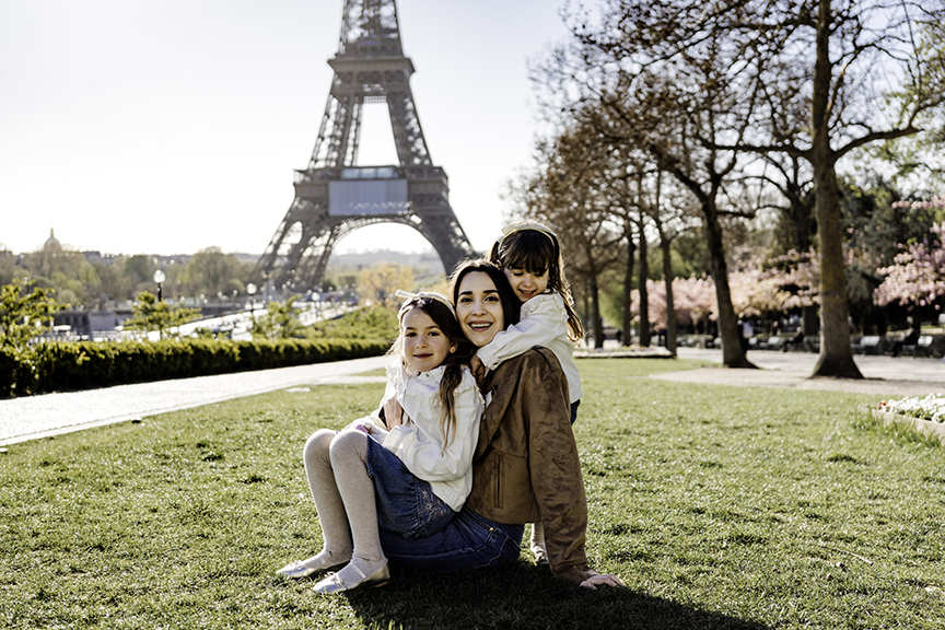Special Springtime Girl Mom Photos in Paris view of eiffel tower