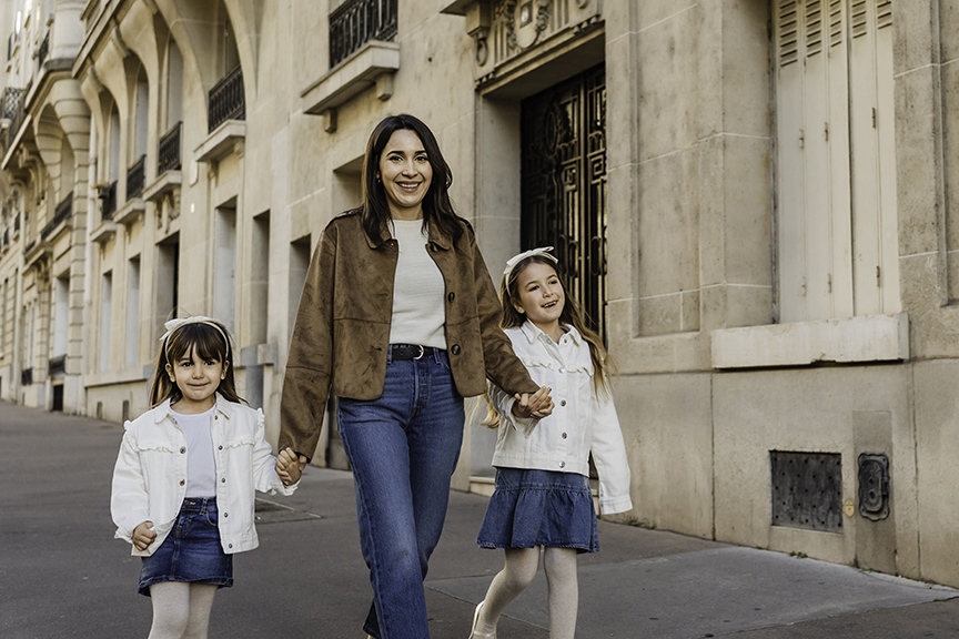 Special Springtime Girl Mom Photos in Paris streets