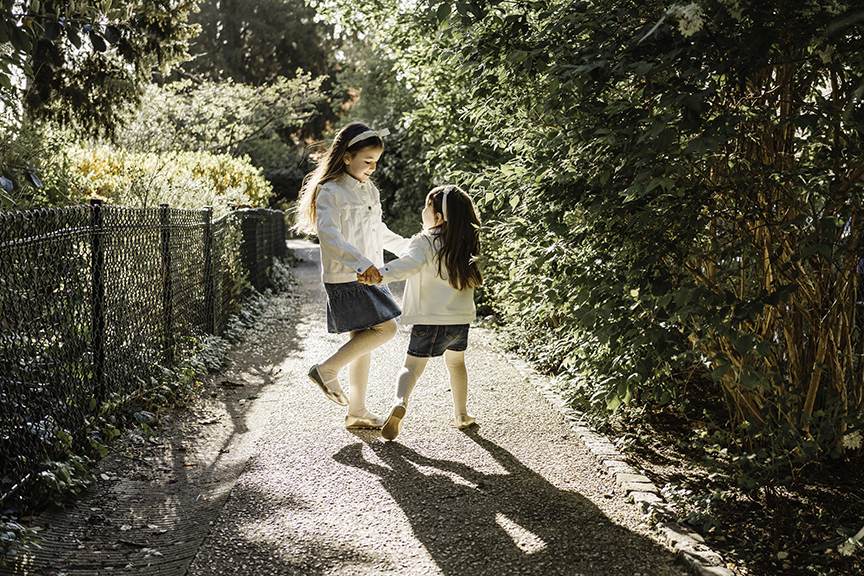 Special Springtime Girl Mom Photos in Paris backlight