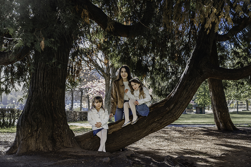 Special Springtime Girl Mom Photos in Paris sitting on a tree