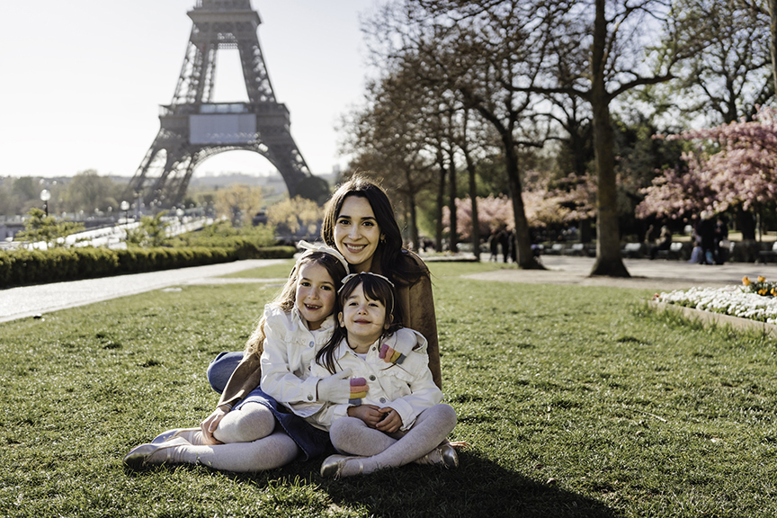 Special Springtime Girl Mom Photos in Paris cuddly pose